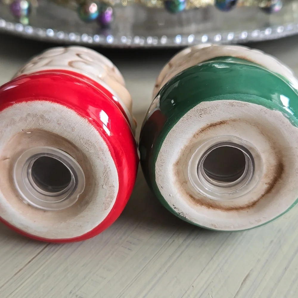 COLLECTIBLE JOHANNA PARKER SANTA & MRS. CLAUS SALT & PEPPER SHAKERS - Picture 8 of 10